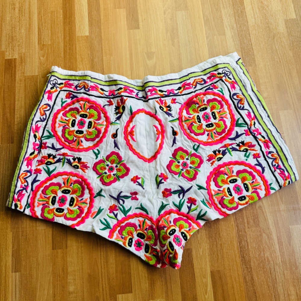 Altar'd state boho lined short shorts large
